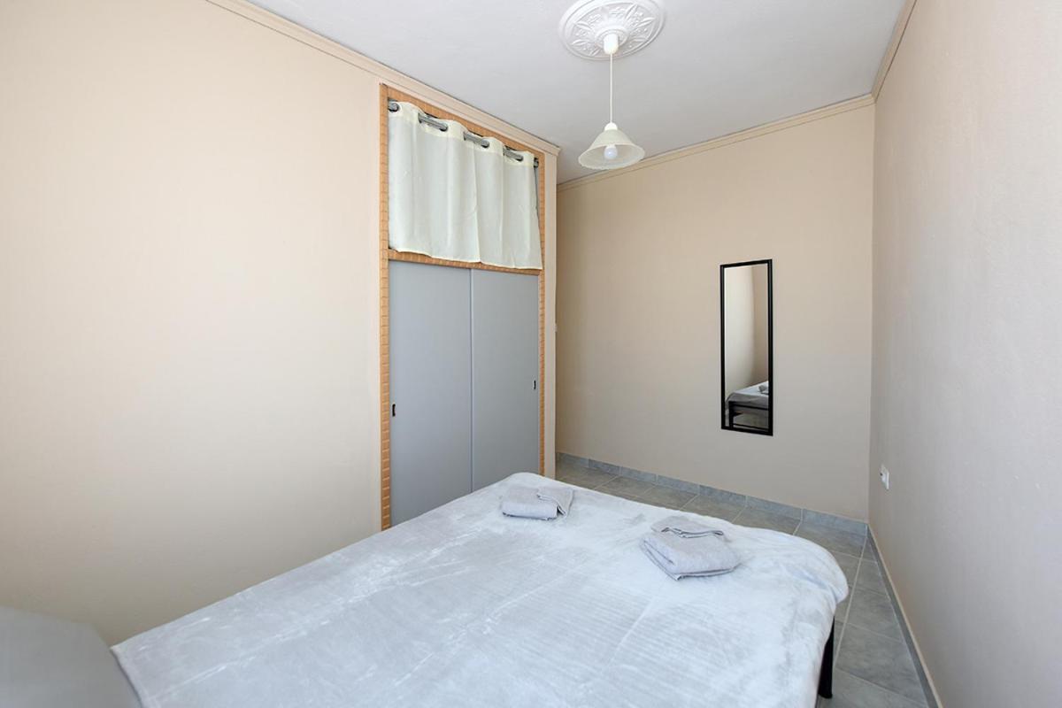 Happy Days Home Apartment Und Studio/Penthouse 이알리소스 외부 사진