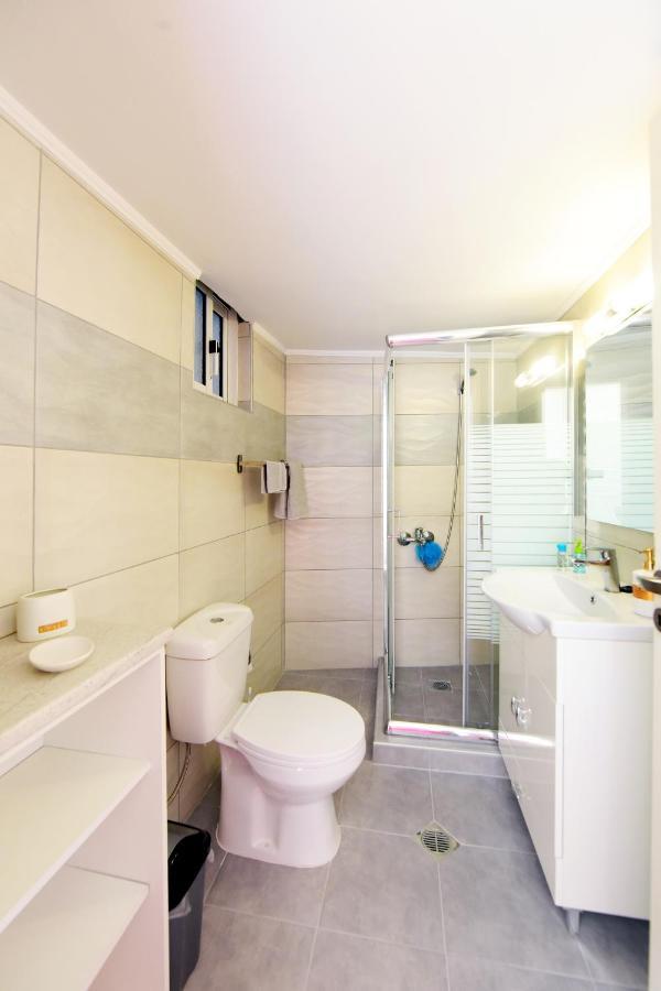 Happy Days Home Apartment Und Studio/Penthouse 이알리소스 외부 사진