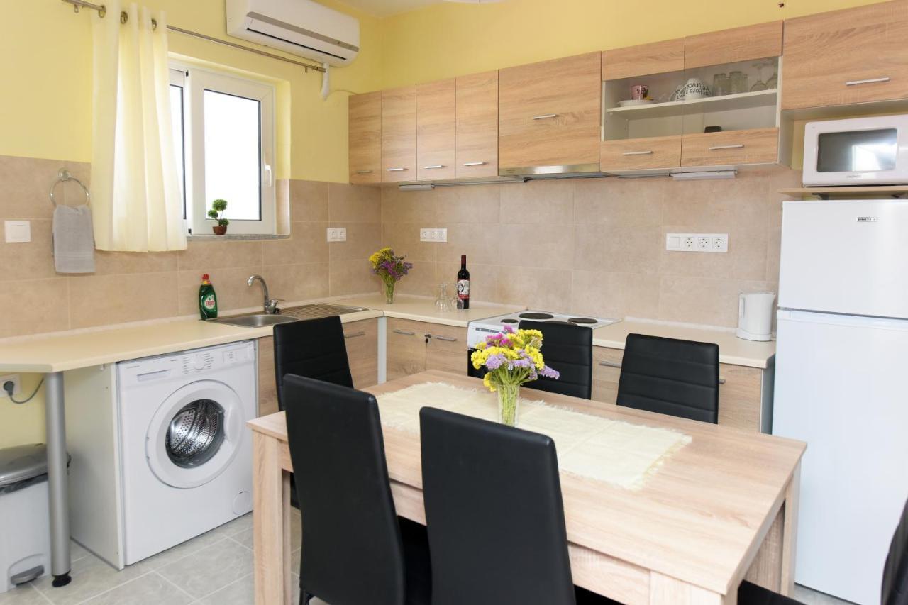 Happy Days Home Apartment Und Studio/Penthouse 이알리소스 외부 사진